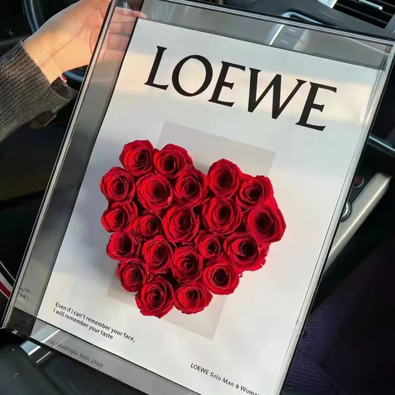 H0cdb8950ae0241b4bfb771dfd6213febH.webp Acrylic Transparent Panoramic Love Flower Box Heart-Shaped Preserved Rose Flower Packaging Box Bouquet Gift Box With Tote Bag - Image 1