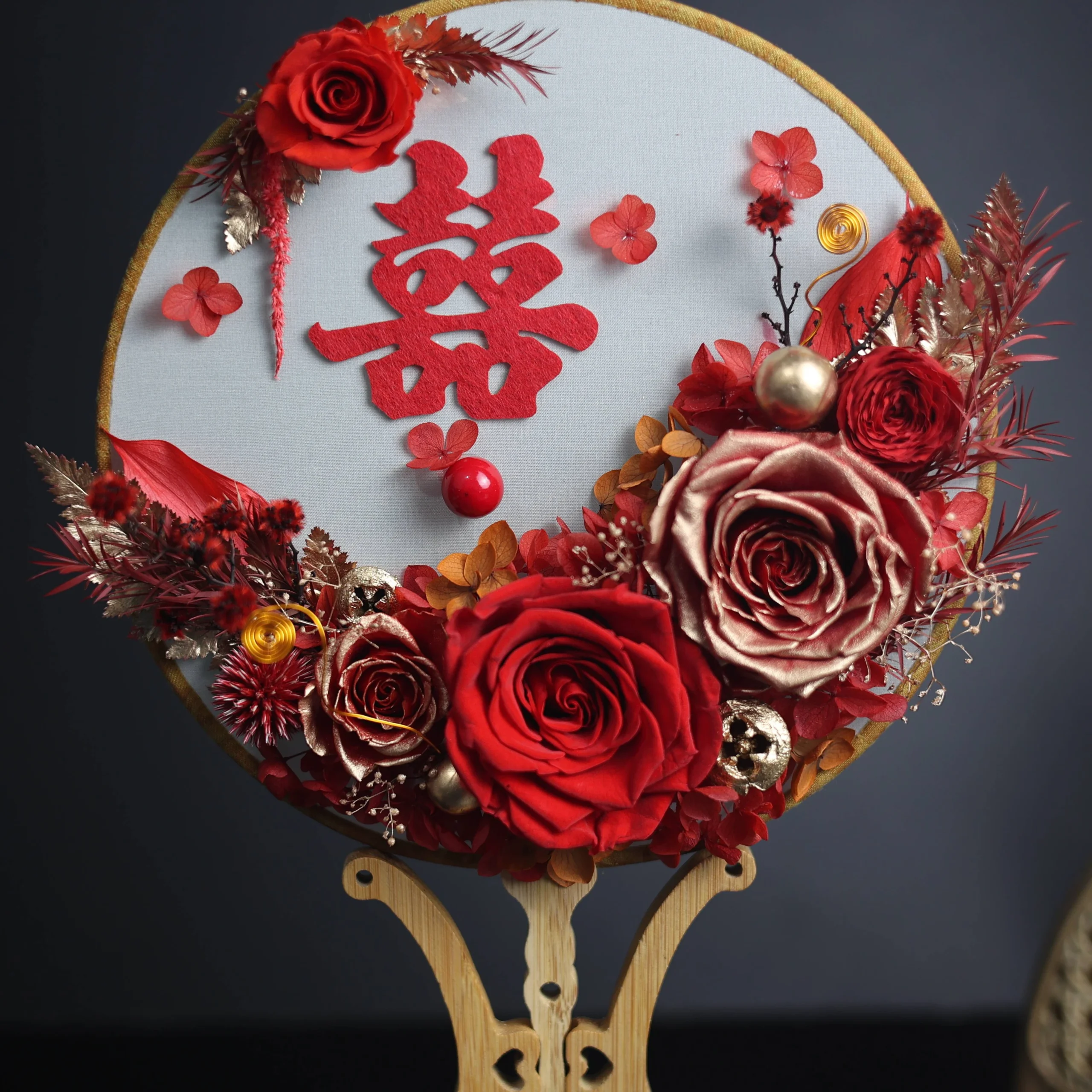 Heb98d5732aa14e919008243edd4af6f8b.webp Preserved Flower Bridal Group Fan Ancient Style Fan Wedding Joy Fan Creative Hand Holding Flower As Gift for New Couples - Image 1